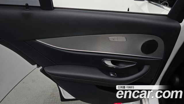 Mercedes-Benz E-Class 2018 — photo 15