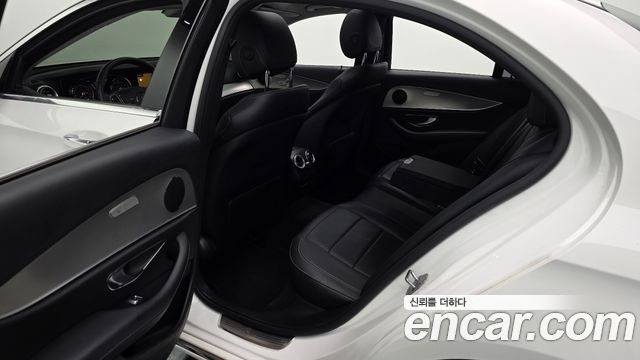 Mercedes-Benz E-Class 2018 — photo 16
