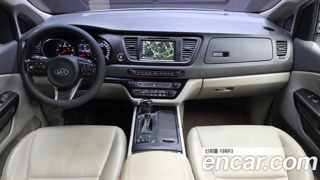 Kia Canival 2016 — photo 10