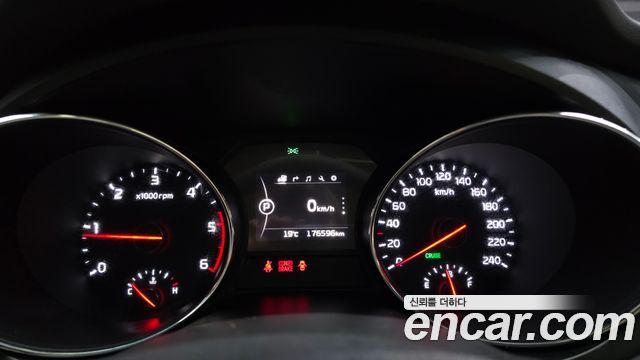 Kia Canival 2016 — photo 11