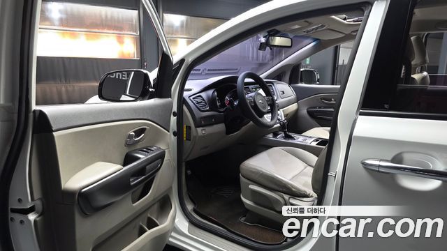 Kia Canival 2016 — photo 13