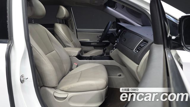 Kia Canival 2016 — photo 17