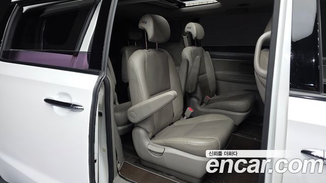 Kia Canival 2016 — photo 18