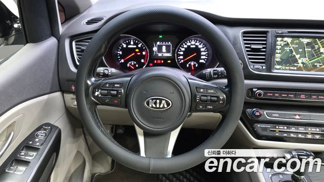 Kia Canival 2016 — photo 19