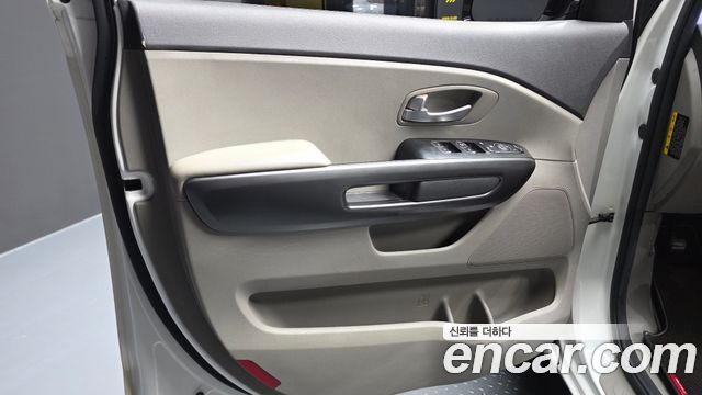 Kia Canival 2016 — photo 14