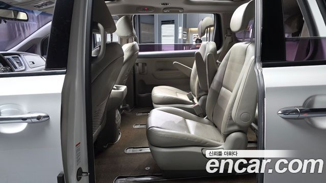 Kia Canival 2016 — photo 16