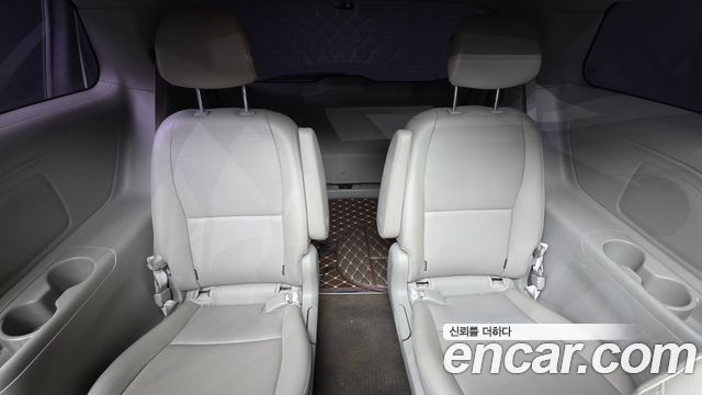 Kia Canival 2016 — photo 35