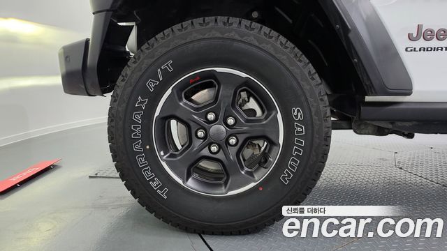 Jeep Gladiator 2023 — photo 5
