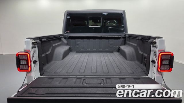 Jeep Gladiator 2023 — photo 19