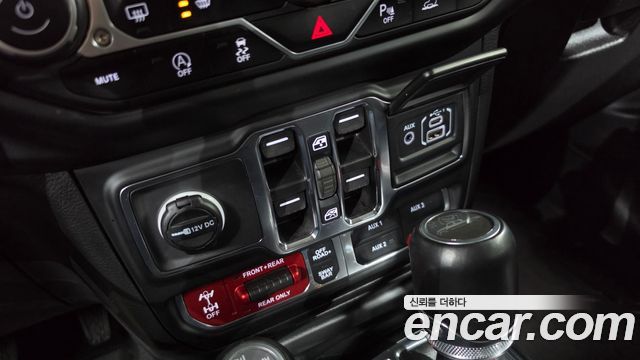 Jeep Gladiator 2023 — photo 20