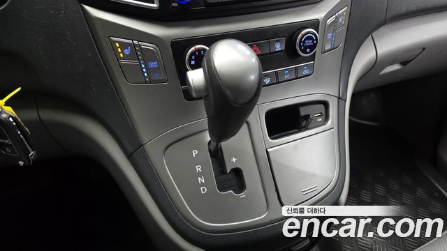 Hyundai Starex 2017 — photo 9