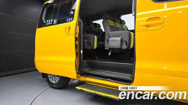Hyundai Starex 2017 — photo 11