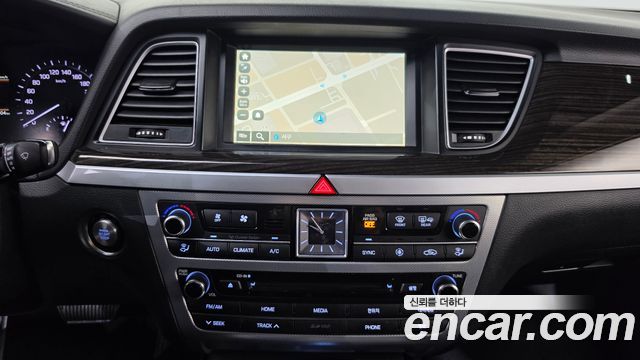 Genesis G80 2018 — photo 12