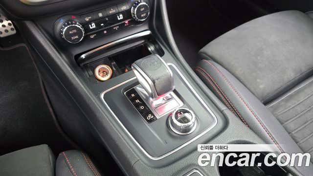 Mercedes-Benz CLA-Class 2018 — photo 12