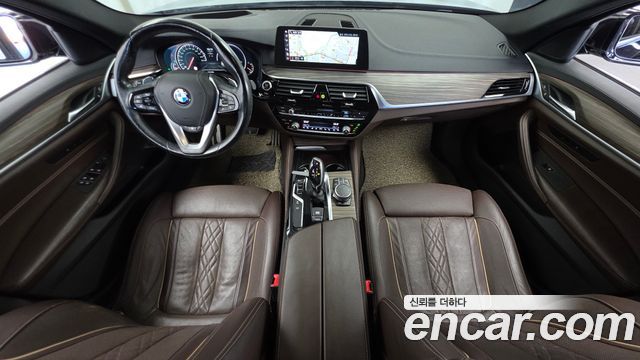 BMW 5-Series 2018 — photo 10
