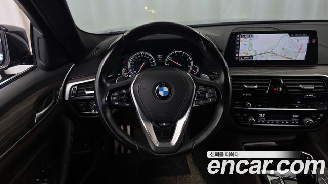 BMW 5-Series 2018 — photo 19