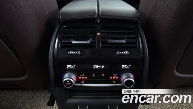 BMW 5-Series 2018 — photo 25