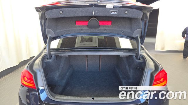 BMW 5-Series 2018 — photo 26