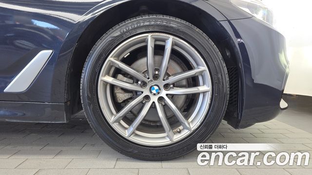 BMW 5-Series 2018 — photo 7