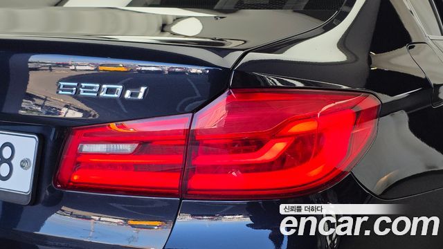 BMW 5-Series 2018 — photo 9