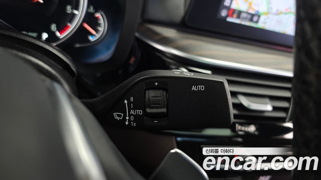 BMW 5-Series 2018 — photo 28