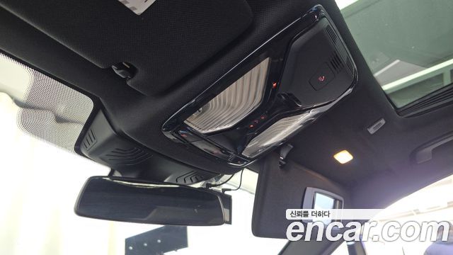 BMW 5-Series 2018 — photo 29