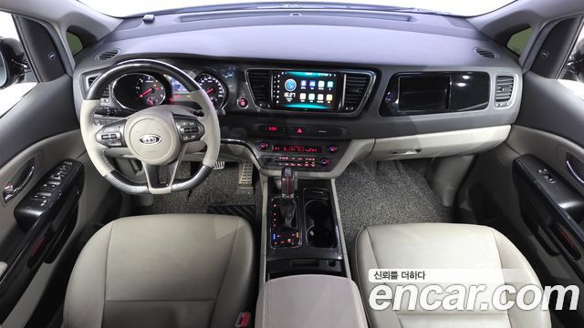 Kia Canival 2018 — photo 10