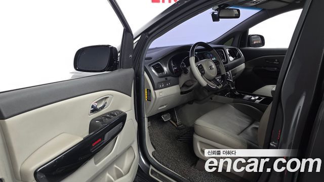Kia Canival 2018 — photo 13