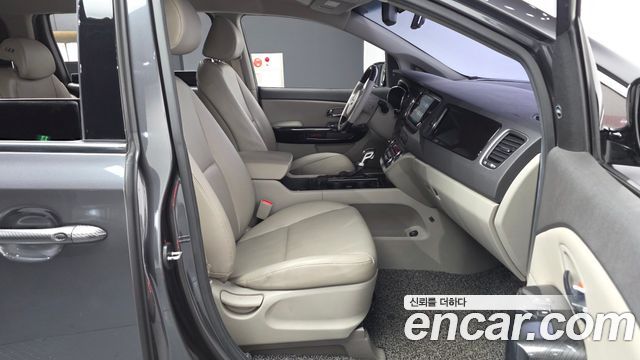 Kia Canival 2018 — photo 17