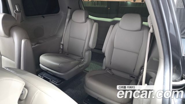 Kia Canival 2018 — photo 19