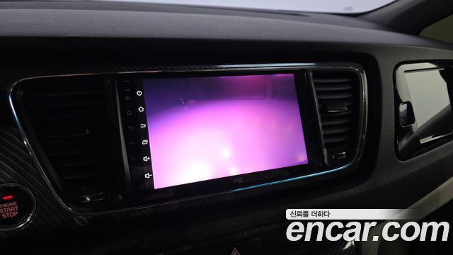 Kia Canival 2018 — photo 22