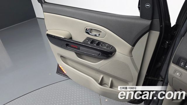 Kia Canival 2018 — photo 15