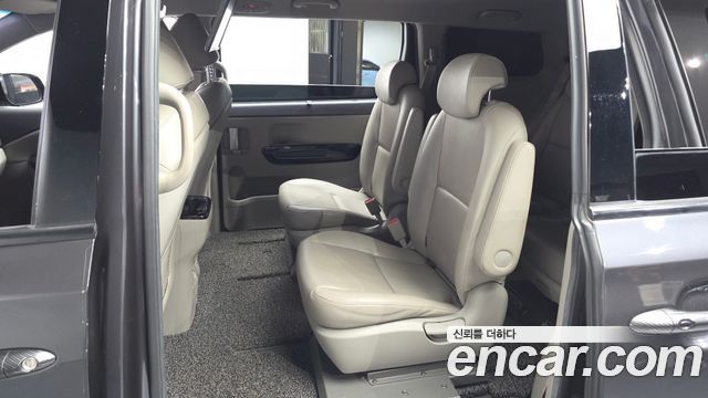 Kia Canival 2018 — photo 16