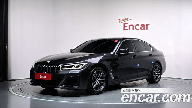 BMW 5-Series 2022 — photo 1