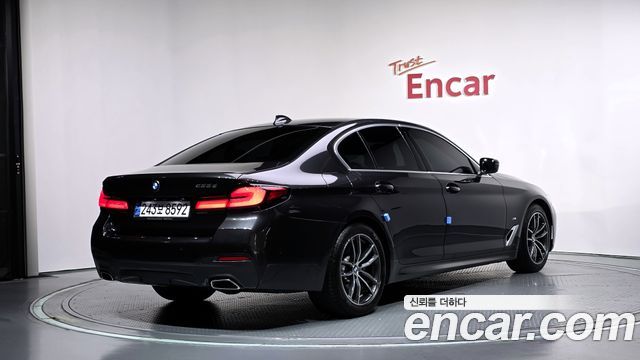 BMW 5-Series 2022 — photo 2