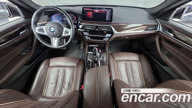 BMW 5-Series 2022 — photo 10
