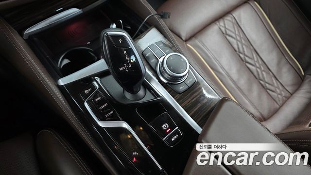 BMW 5-Series 2022 — photo 12
