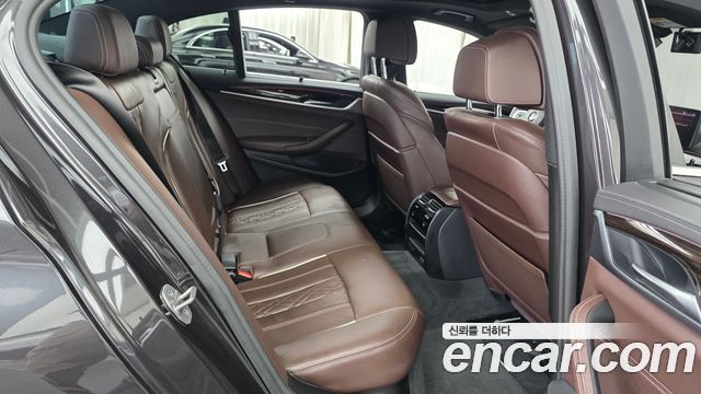BMW 5-Series 2022 — photo 17