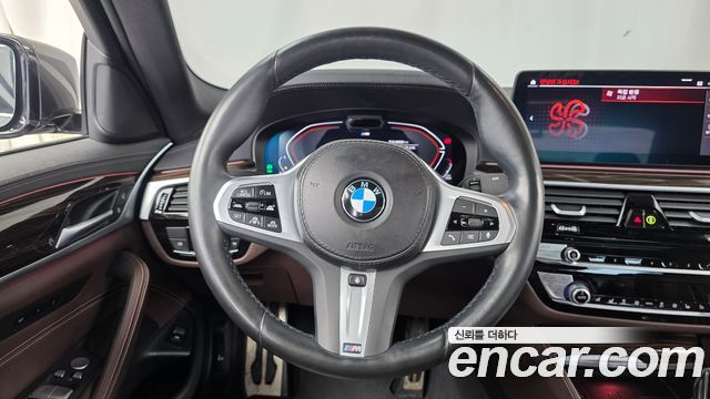 BMW 5-Series 2022 — photo 18