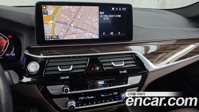 BMW 5-Series 2022 — photo 19