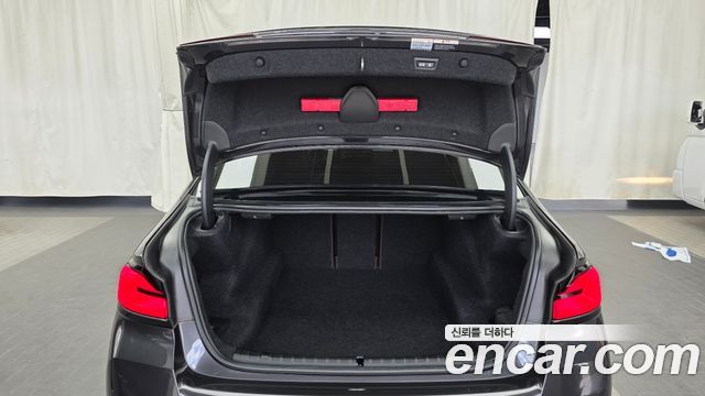 BMW 5-Series 2022 — photo 26