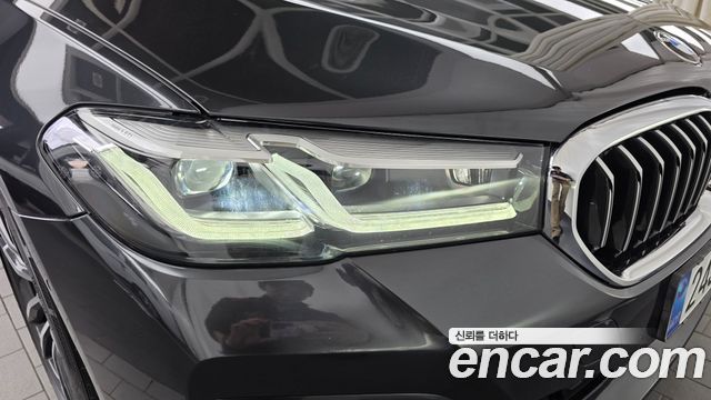 BMW 5-Series 2022 — photo 8