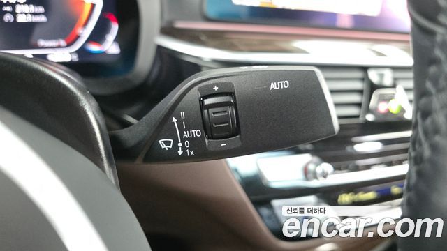 BMW 5-Series 2022 — photo 27