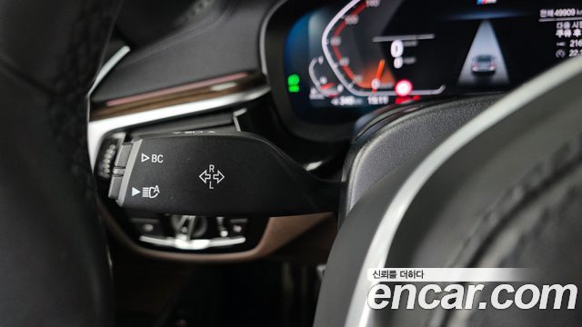 BMW 5-Series 2022 — photo 30
