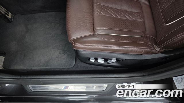 BMW 5-Series 2022 — photo 31
