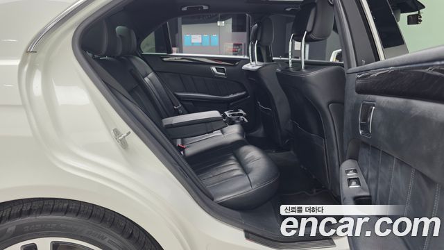 Mercedes-Benz E-Class 2016 — photo 12
