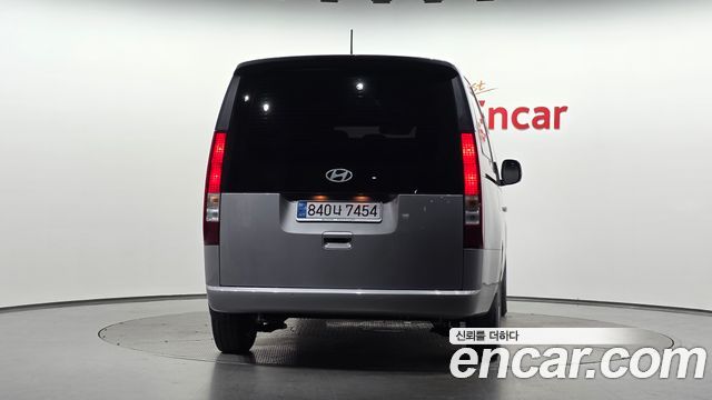 Hyundai Staria 2025 — photo 4