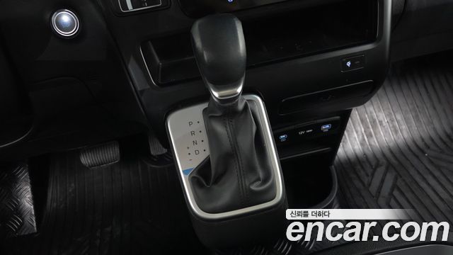 Hyundai Staria 2025 — photo 12