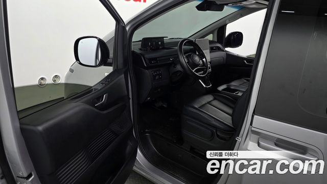 Hyundai Staria 2025 — photo 13