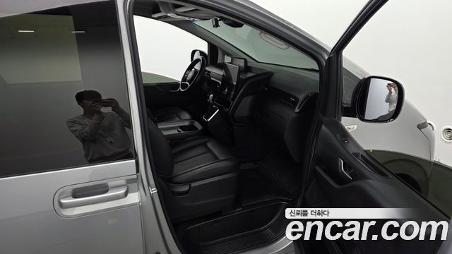 Hyundai Staria 2025 — photo 17